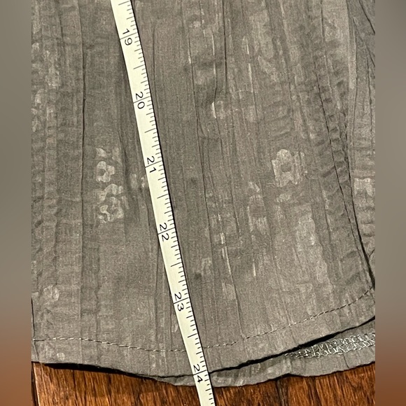 Grey a-line lightly crimped skirt. - Picture 7 of 7